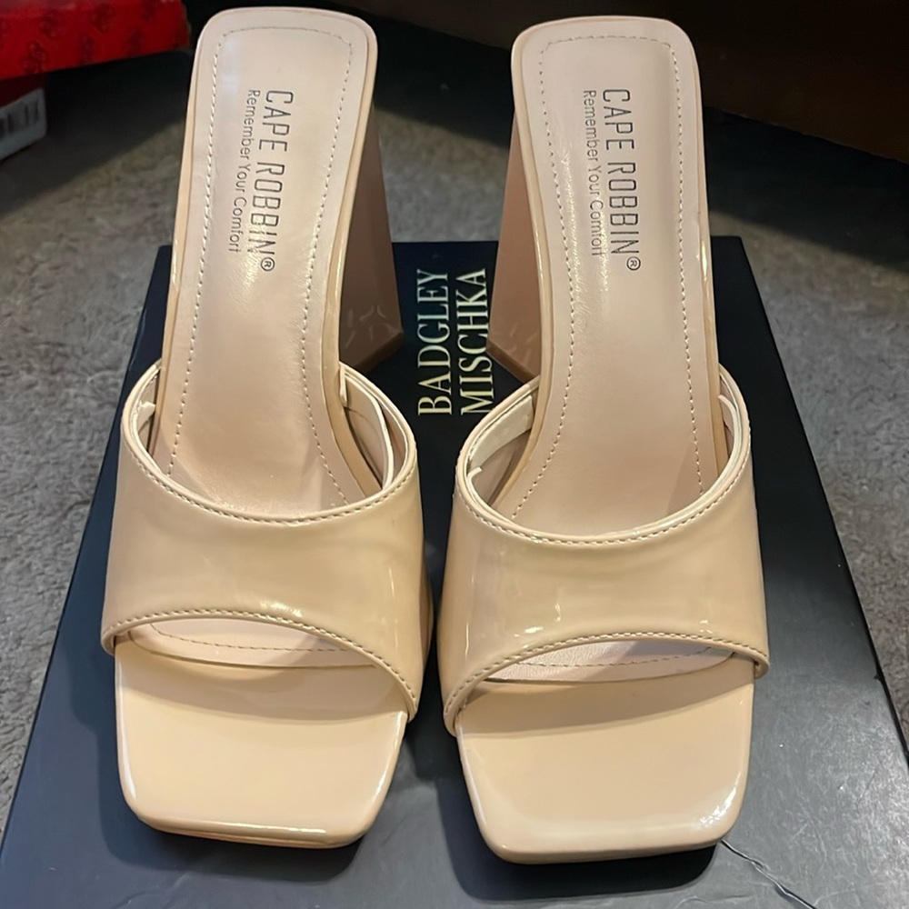 Cape Robbin blocked heel slip ons